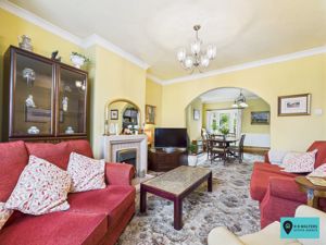 Lounge/Diner- click for photo gallery